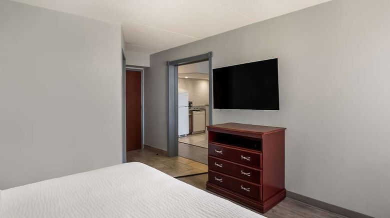 <b>Clarion Inn & Suites Airport Grand Rapid Suite</b>. Images powered by <a href="https://iceportal.shijigroup.com/" title="IcePortal" target="_blank">IcePortal</a>.