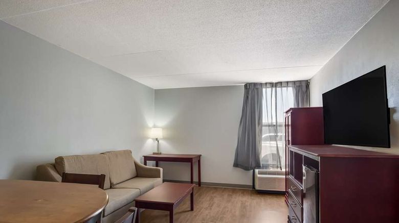 <b>Clarion Inn & Suites Airport Grand Rapid Suite</b>. Images powered by <a href="https://iceportal.shijigroup.com/" title="IcePortal" target="_blank">IcePortal</a>.