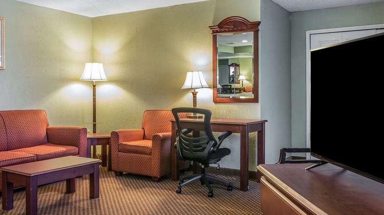 Quality Inn & Suites Ann Arbor Hwy 23 Suite