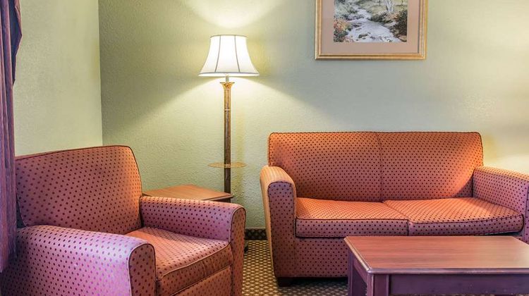 Quality Inn & Suites Ann Arbor Hwy 23 Suite