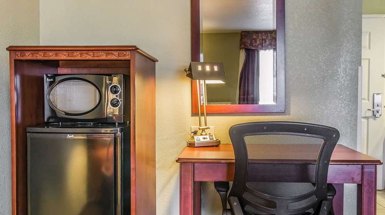 Quality Inn & Suites Ann Arbor Hwy 23 Suite