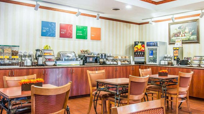 <b>Quality Inn & Suites Ann Arbor Hwy 23 Restaurant</b>. Images powered by <a href="https://iceportal.shijigroup.com/" title="IcePortal" target="_blank">IcePortal</a>.