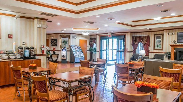 <b>Quality Inn & Suites Ann Arbor Hwy 23 Restaurant</b>. Images powered by <a href="https://iceportal.shijigroup.com/" title="IcePortal" target="_blank">IcePortal</a>.