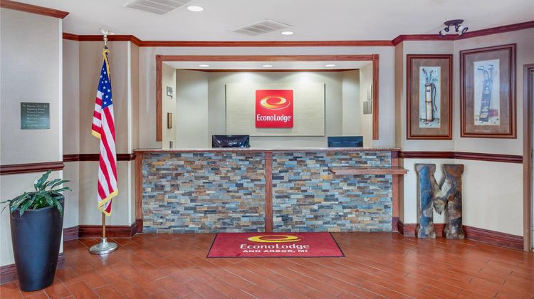 Quality Inn & Suites Ann Arbor Hwy 23 Lobby