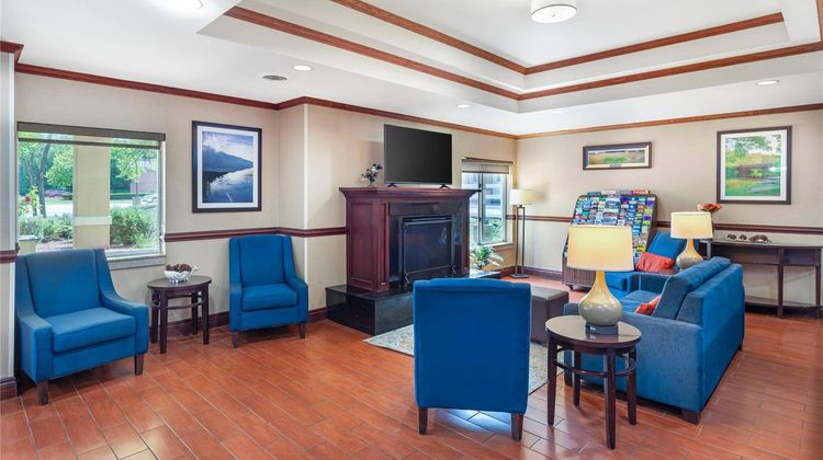 Quality Inn & Suites Ann Arbor Hwy 23 Lobby