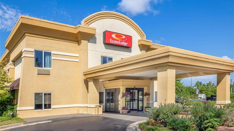 Quality Inn & Suites Ann Arbor Hwy 23 Exterior