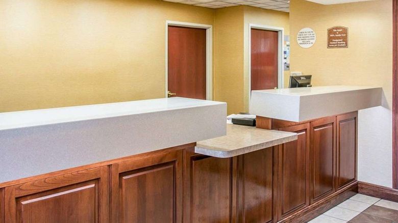 <b>Quality Inn & Suites, Niles Lobby</b>. Images powered by <a href="https://iceportal.shijigroup.com/" title="IcePortal" target="_blank">IcePortal</a>.