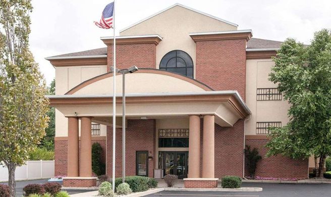 Quality Inn & Suites, Niles Exterior