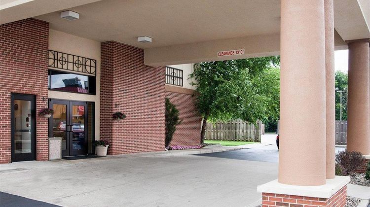 Quality Inn & Suites, Niles Exterior