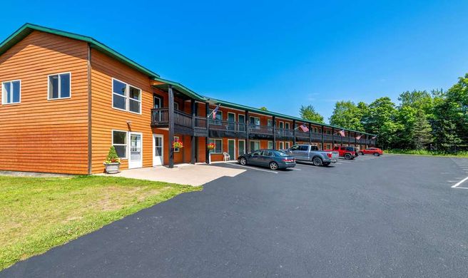 Quality Inn & Suites Munising Exterior