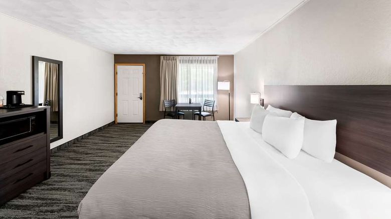 <b>Quality Inn & Suites Munising Room</b>. Images powered by <a href="https://iceportal.shijigroup.com/" title="IcePortal" target="_blank">IcePortal</a>.