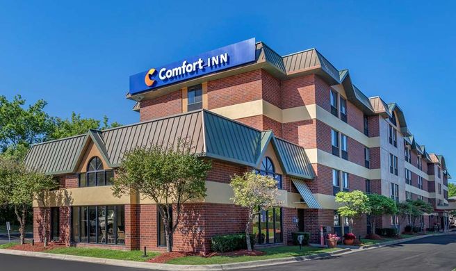 Comfort Inn Dearborn Exterior