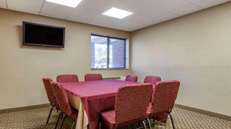 <b>Comfort Inn Dearborn Meeting</b>. Images powered by <a href="https://iceportal.shijigroup.com/" title="IcePortal" target="_blank">IcePortal</a>.