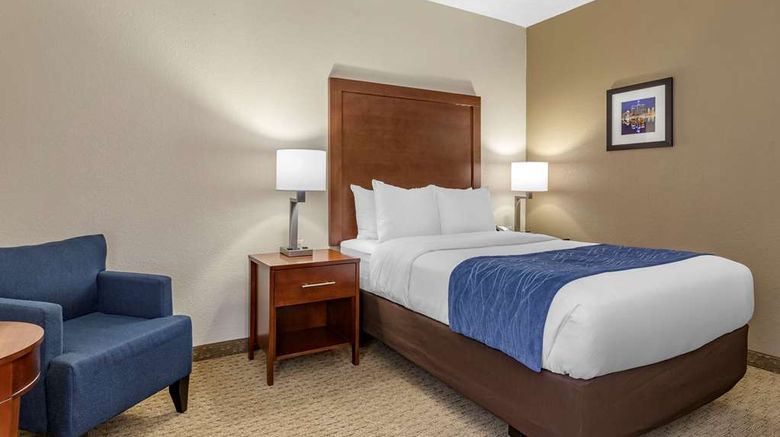 <b>Comfort Inn Dearborn Room</b>. Images powered by <a href="https://iceportal.shijigroup.com/" title="IcePortal" target="_blank">IcePortal</a>.