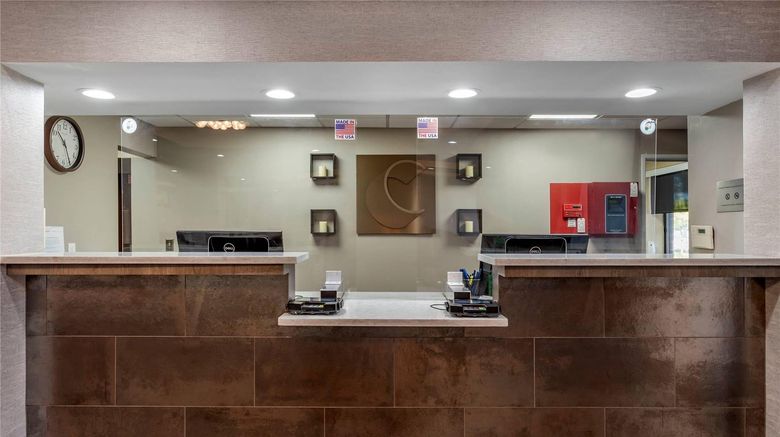 <b>Comfort Inn Dearborn Lobby</b>. Images powered by <a href="https://iceportal.shijigroup.com/" title="IcePortal" target="_blank">IcePortal</a>.