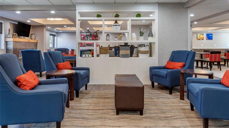 Comfort Inn Dearborn Lobby