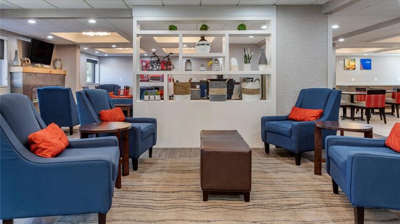 <b>Comfort Inn Dearborn Lobby</b>. Images powered by <a href="https://iceportal.shijigroup.com/" title="IcePortal" target="_blank">IcePortal</a>.