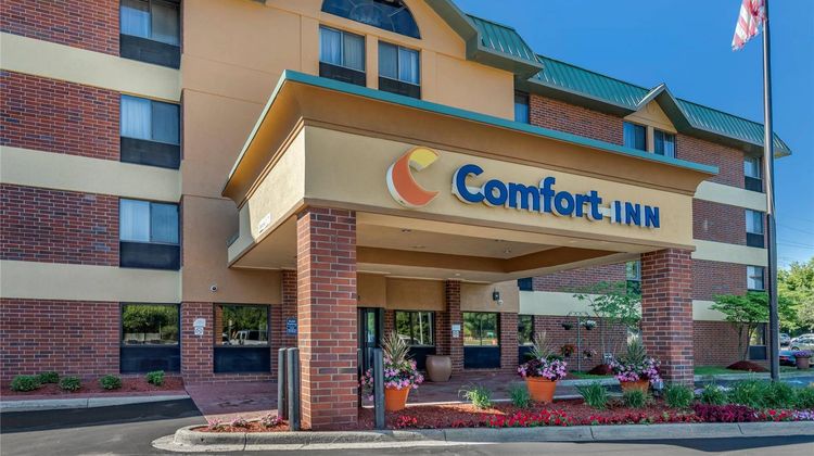 Comfort Inn Dearborn Exterior