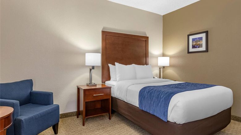 <b>Comfort Inn Dearborn Room</b>. Images powered by <a href="https://iceportal.shijigroup.com/" title="IcePortal" target="_blank">IcePortal</a>.