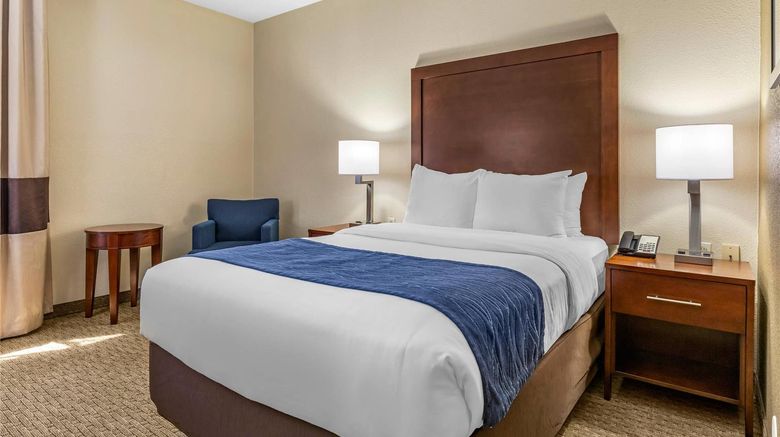 <b>Comfort Inn Dearborn Room</b>. Images powered by <a href="https://iceportal.shijigroup.com/" title="IcePortal" target="_blank">IcePortal</a>.