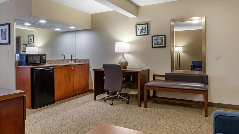 <b>Comfort Inn Dearborn Suite</b>. Images powered by <a href="https://iceportal.shijigroup.com/" title="IcePortal" target="_blank">IcePortal</a>.