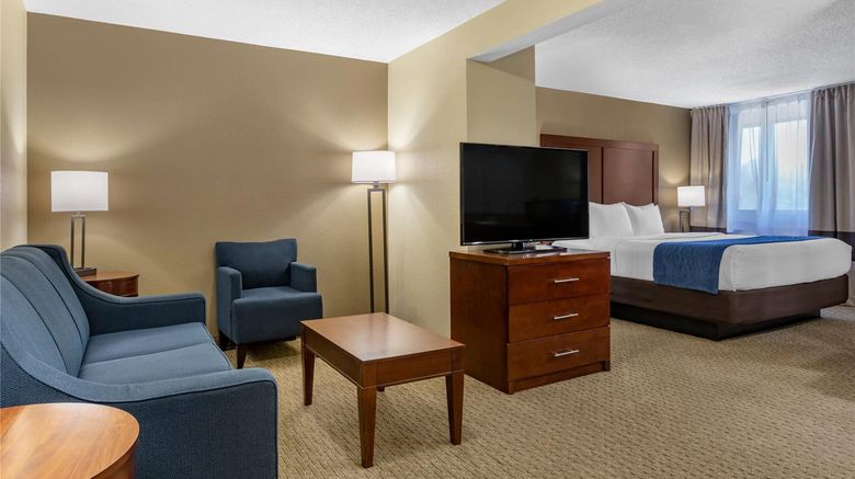 <b>Comfort Inn Dearborn Suite</b>. Images powered by <a href="https://iceportal.shijigroup.com/" title="IcePortal" target="_blank">IcePortal</a>.