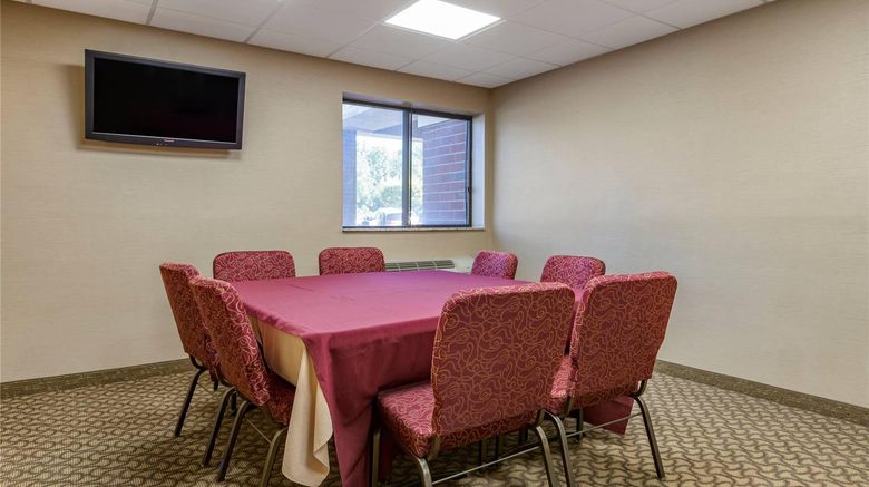 <b>Comfort Inn Dearborn Meeting</b>. Images powered by <a href="https://iceportal.shijigroup.com/" title="IcePortal" target="_blank">IcePortal</a>.