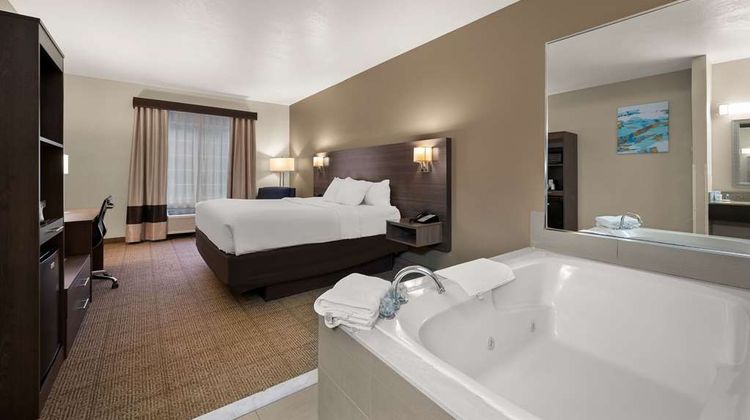 Comfort Inn and Suites Fenton Room