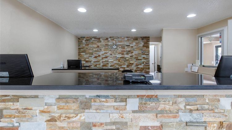 Rodeway Inn Auburn Hills Lobby