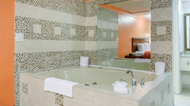 Rodeway Inn Auburn Hills Room
