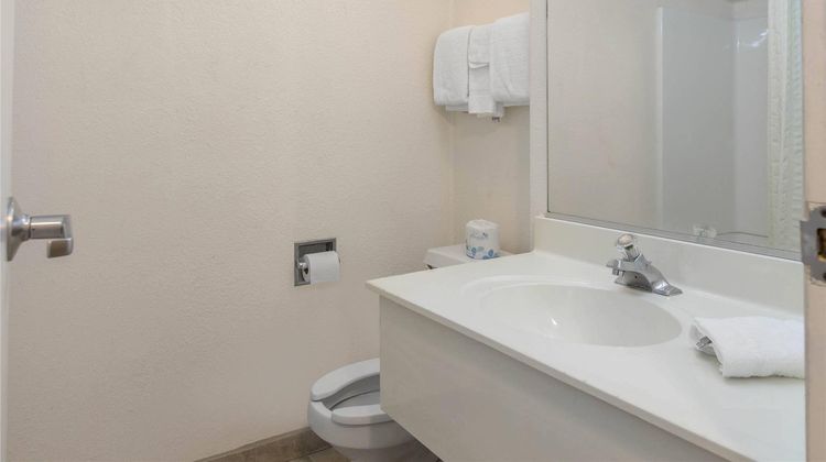 Rodeway Inn Auburn Hills Room