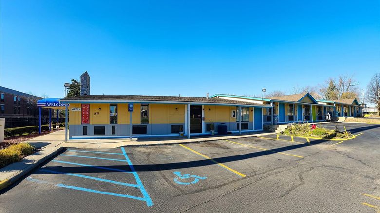 <b>Rodeway Inn Auburn Hills Exterior</b>. Images powered by <a href="https://iceportal.shijigroup.com/" title="IcePortal" target="_blank">IcePortal</a>.