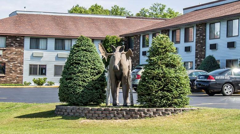 <b>Quality Inn & Suites Newberry Exterior</b>. Images powered by <a href="https://iceportal.shijigroup.com/" title="IcePortal" target="_blank">IcePortal</a>.