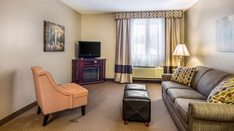 Quality Inn & Suites Newberry Suite