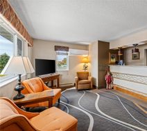 Quality Inn & Suites Newberry Lobby
