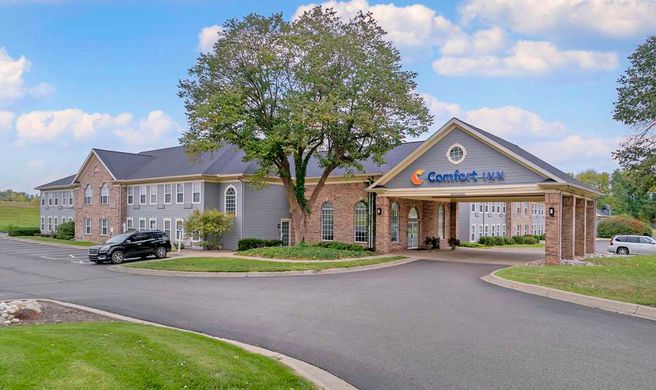 Comfort Inn Plainwell Exterior