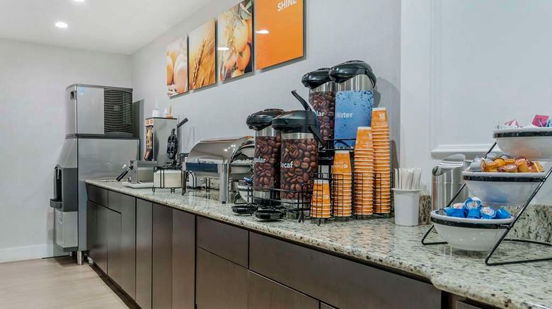 <b>Comfort Inn Plainwell Restaurant</b>. Images powered by <a href="https://iceportal.shijigroup.com/" title="IcePortal" target="_blank">IcePortal</a>.