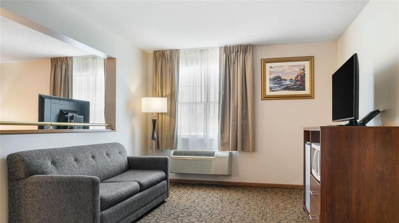 <b>Quality Inn and Suites Manistique Suite</b>. Images powered by <a href="https://iceportal.shijigroup.com/" title="IcePortal" target="_blank">IcePortal</a>.
