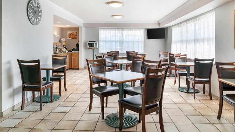 <b>Quality Inn and Suites Manistique Restaurant</b>. Images powered by <a href="https://iceportal.shijigroup.com/" title="IcePortal" target="_blank">IcePortal</a>.