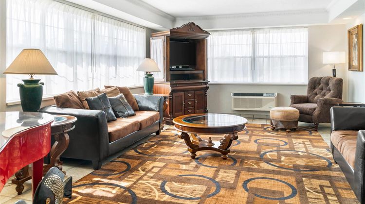 Quality Inn and Suites Manistique Lobby