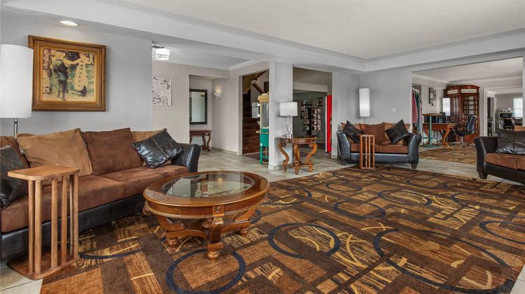 Quality Inn and Suites Manistique Lobby