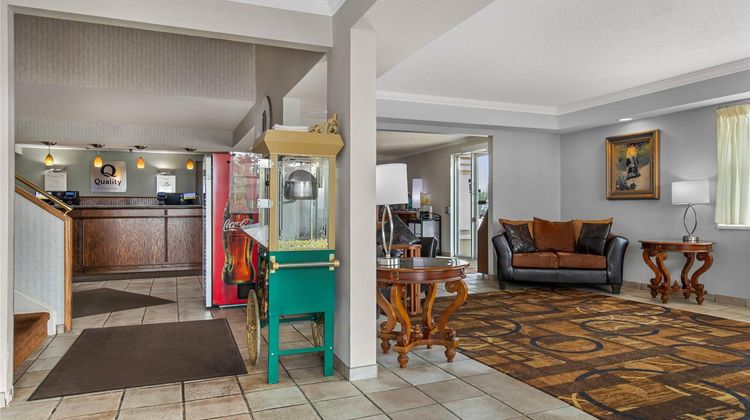 Quality Inn and Suites Manistique Lobby