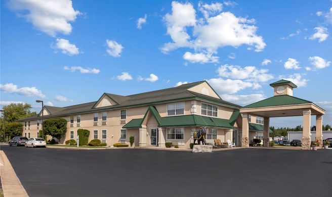Quality Inn and Suites Manistique Exterior