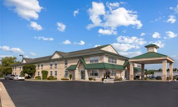 Quality Inn and Suites Manistique