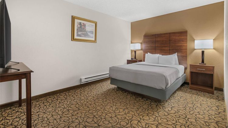 Quality Inn and Suites Manistique Suite