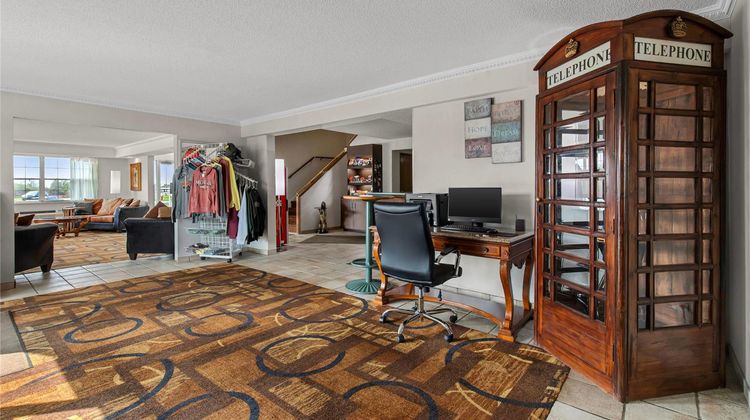 Quality Inn and Suites Manistique Lobby