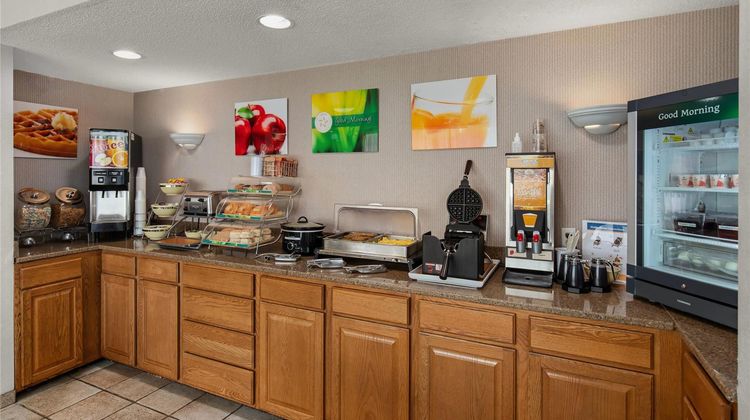 Quality Inn and Suites Manistique Restaurant
