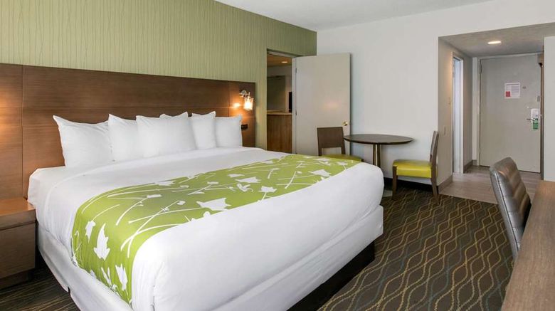 <b>Radisson Grand Rapids Riverfront Suite</b>. Images powered by <a href="https://iceportal.shijigroup.com/" title="IcePortal" target="_blank">IcePortal</a>.