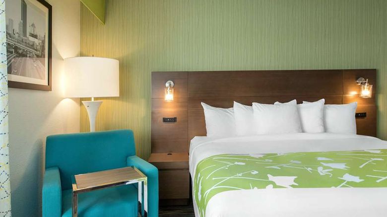 <b>Radisson Grand Rapids Riverfront Suite</b>. Images powered by <a href="https://iceportal.shijigroup.com/" title="IcePortal" target="_blank">IcePortal</a>.