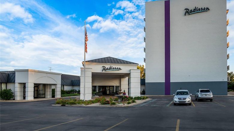 <b>Radisson Grand Rapids Riverfront Exterior</b>. Images powered by <a href="https://iceportal.shijigroup.com/" title="IcePortal" target="_blank">IcePortal</a>.